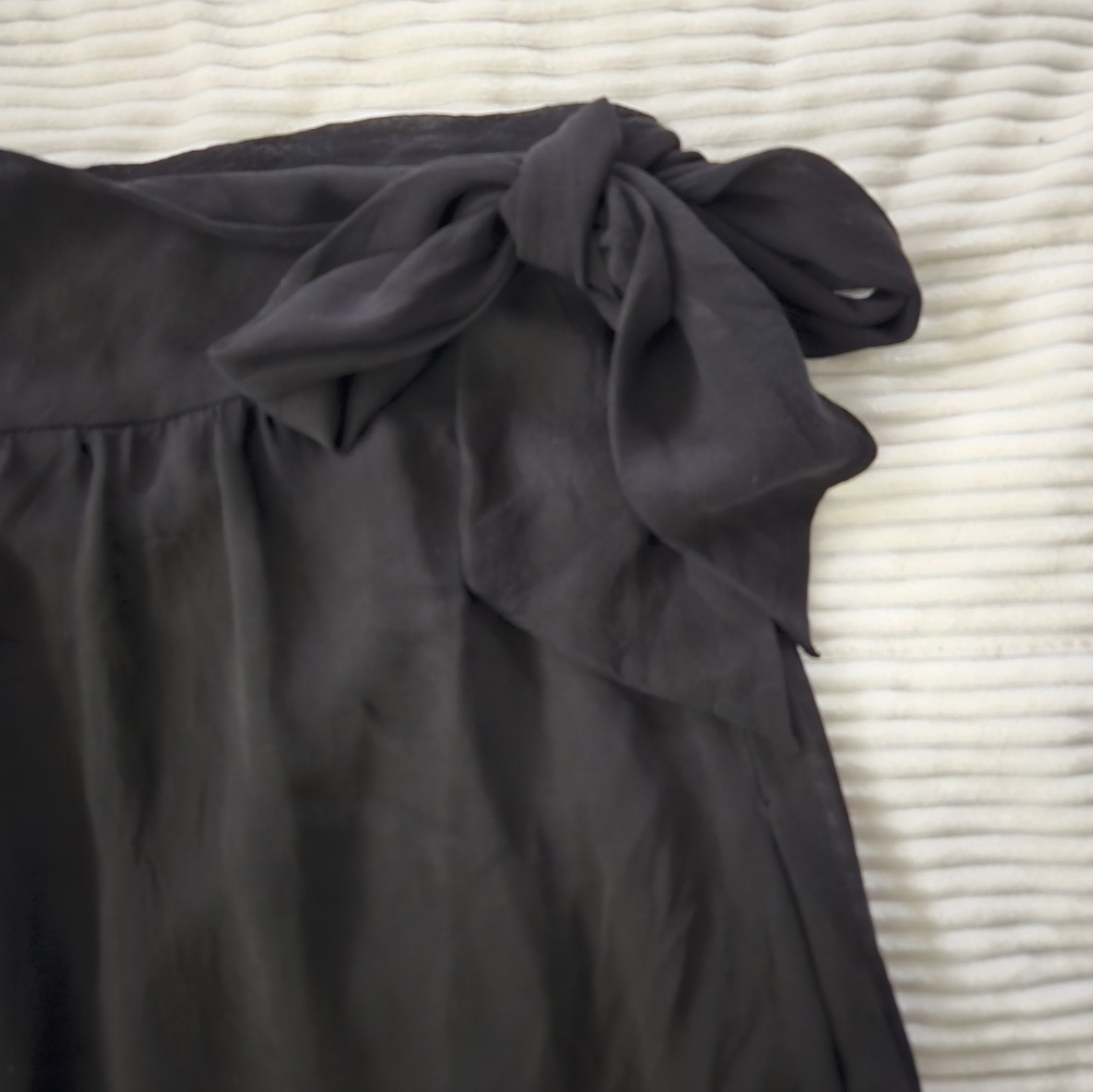 BCBG Maxazria Elegant Black Skirt. Size S - Picture 2 of 4